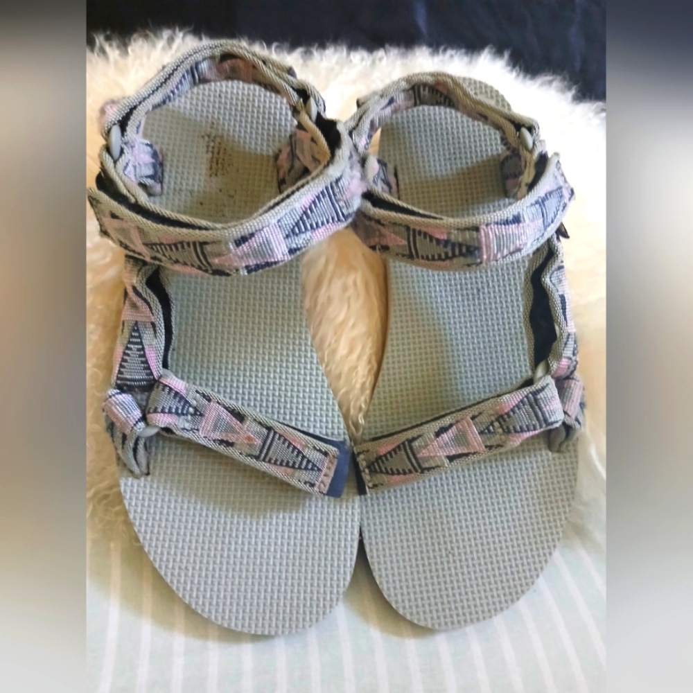 TEVA Gray and Pink Patterned Sandals SZ 9